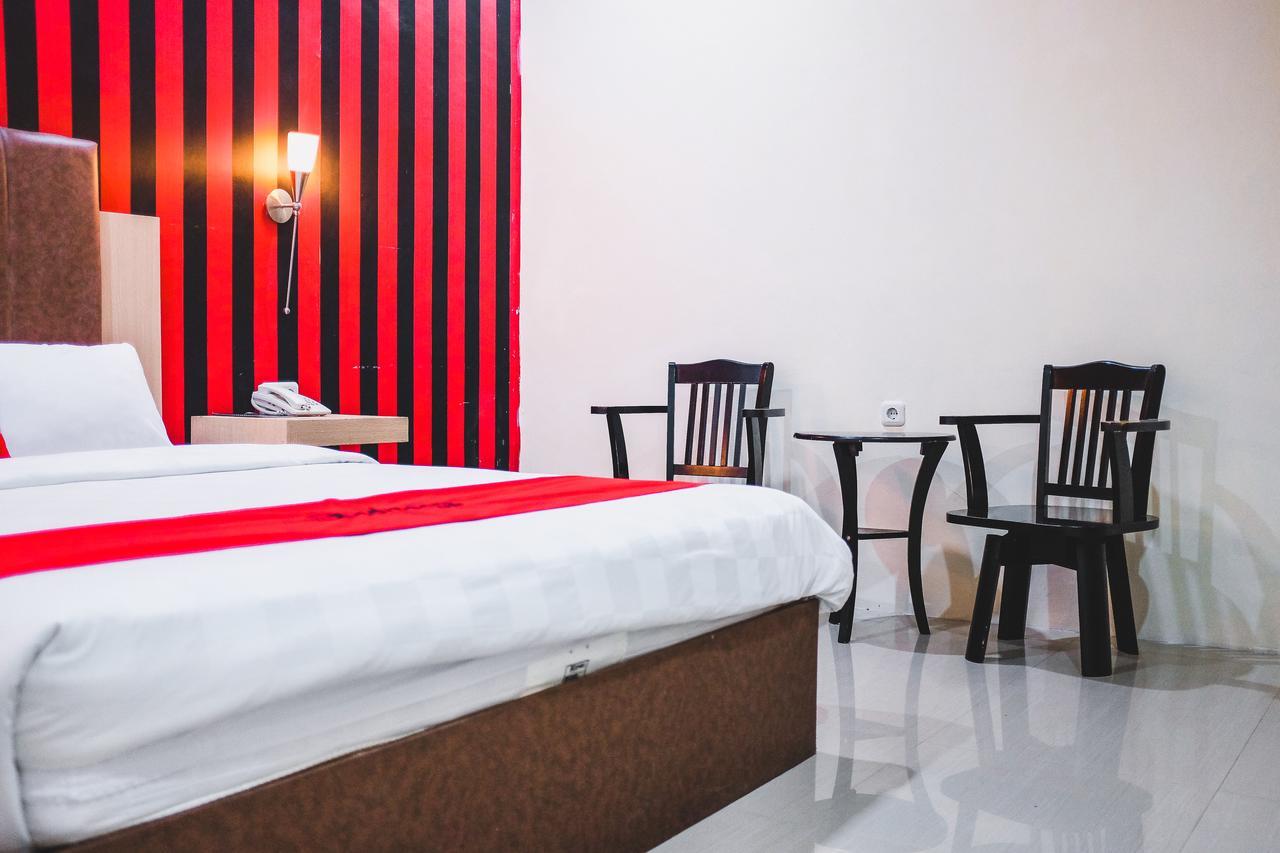 Reddoorz Plus Near Mall Panakukang Macasar Exterior foto